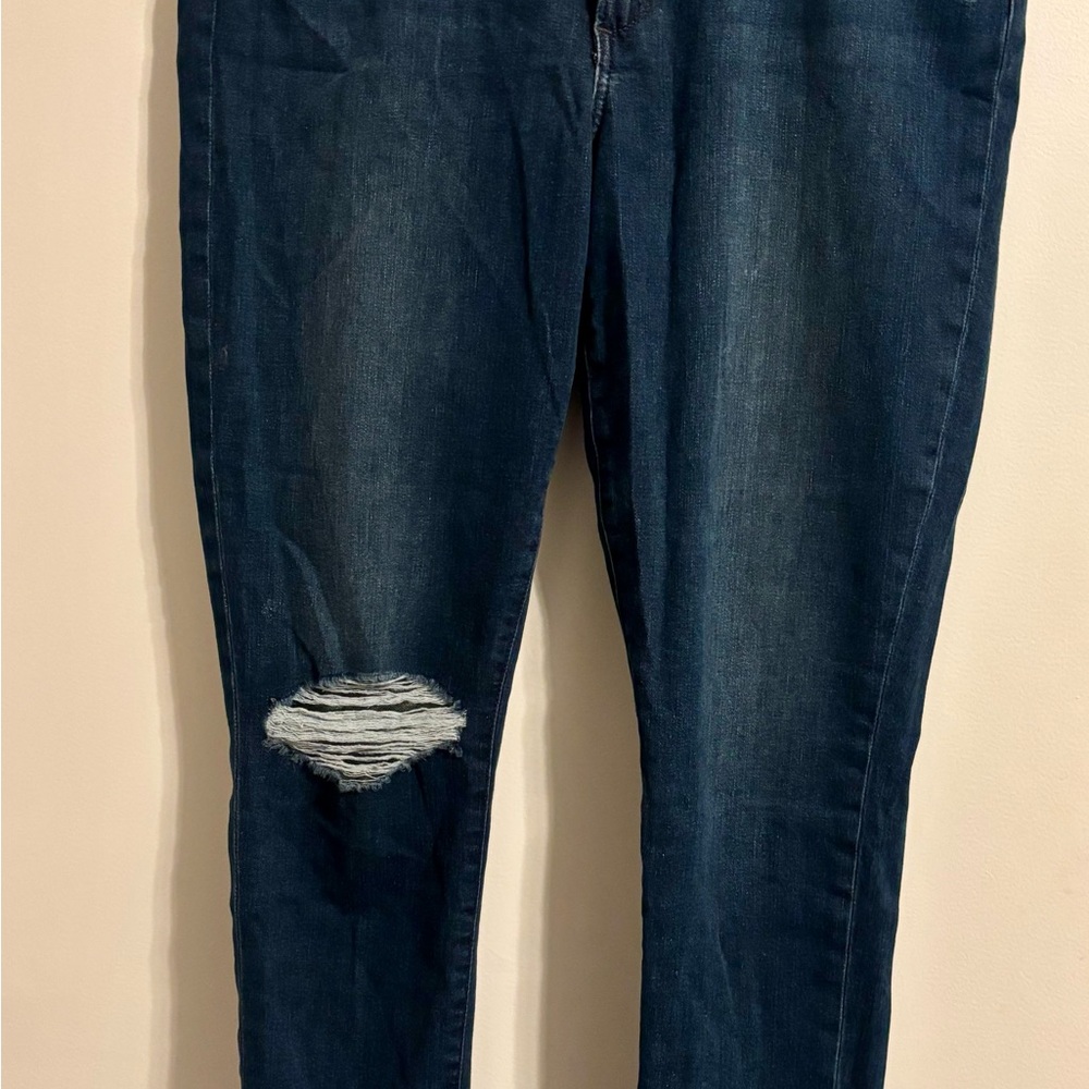 NEVER WORN Joe's Jeans Honey (curvy) Dark Blue Distressed Jeans
